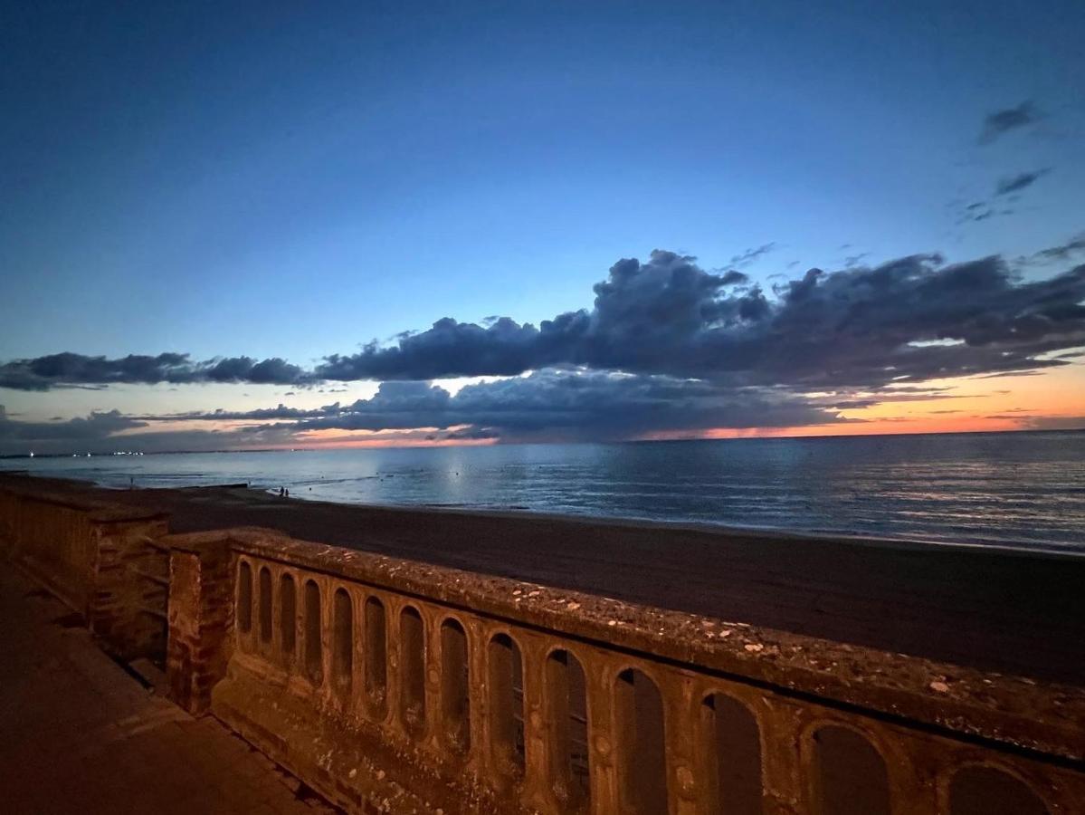 Sur La Plage / Enjoy The Beach Apartment Cabourg Luaran gambar